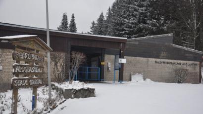 Bild: ws
Aus dem Winterschlaf in die nächste Saison kann das Waldfreibad nur starten, wenn eine Fachkraft für Bäderbetriebe gefunden wird. Die will die Stadt jetzt suchen. Außerhalb der Saison soll die Fachkraft dann im Bauhof eingesetzt werden.