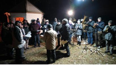 Bild: fvo
Die OWV-Waldweihnacht bereichern die Waldthurner Sängern und die Bläsergruppe mit adventlichen Liedern.