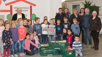 Bild: fvo
Kinder der Wolfgang-Caspar-Printz Grundschule spenden Lebensmittel für Menschen in Not.