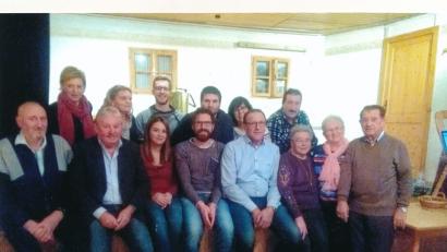 Bild: Kunz
Die neugewählte Vorstandschaft der "Weidener Komödiens". Hans Zielbauer löst Bruder Gerd Zielbauer als Vorsitzender ab.