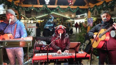 Bild: Kunz
"Il Trio Italiano" verzauberten die Besucher des Christkindlmarkts mit italienischen Hits.