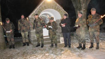 Bild: dl
Die Soldaten- und Reservisten beendeten das Jahr mit einer weihnachtlichen Andacht an der Dreifaltigkeitskapelle.