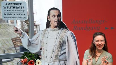 Bild: Wolfgang Steinbacher
Noch hat Joanna Nora Lissai ihren Bühnen-Gatten Andy Kuntz nicht live kennengelernt, aber dennoch geben Friedrich V. beziehungsweise er als Aufsteller fürs Welttheater, und seine neue Elisabeth Stuart jetzt schon ein hübsches Winterkönig-Paar ab.