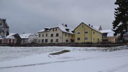 Bild: gi
Unterhalb seines Landhotels "Goldenes Kreuz" beabsichtigt Firmenchef Michael Schieder die Errichtung eines Gästehauses.