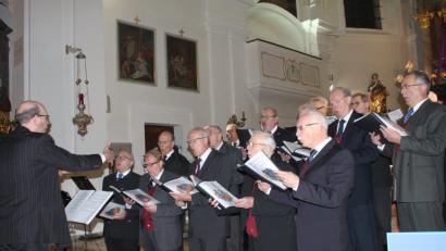 Bild: prh
Seit Jahrzehnten erfreut der Männergesangverein "Sängerbund" die Neustädter mit einem Adventskonzert. Auch am Sonntag gibt es für die Sänger und alle anderen Mitwirkenden großen Applaus als Belohnung für ein abwechslungsreiches Konzert.