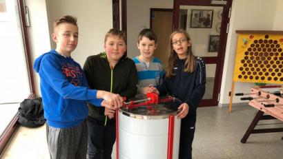 Bild: exb
Die Imkergruppe der Schule.