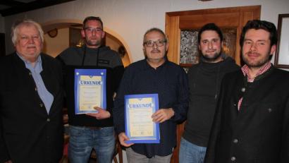 Bild: kro
Mitarbeiterehrungen standen beim Jahresrückblick von Ford Mössbauer im Blickpunkt. Unser Bild zeigt von links Richard Mössbauer, Sascha Haberkorn, Alexander Geiser, Andreas Stock und Nicolai Mössbauer.