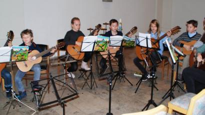 Bild: zch
Das Gitarrenensemble der Kreismusikschule.