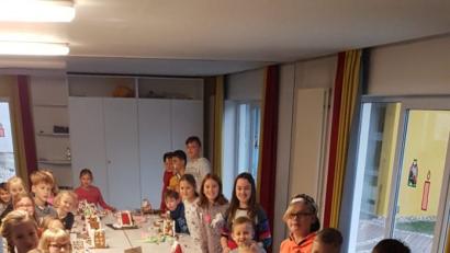 Bild: fz
Leckere süße Geschenke basteln die Kinder für Mama und Papa.