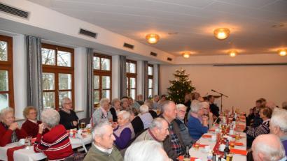 Bild: fjo
Die Senioren aus Waidhaus sind Gäste der Marktgemeinde beim festlichen Seniorenadvent im Gemeindezentrum des Rathauses.