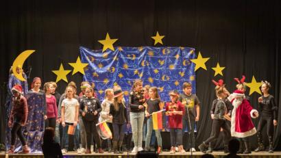 Bild: jzk
Die Bühnensow „Der zerstreute Weihnachtsmann“ kommt bei den großen und kleinen Zuschauern sehr gut an.