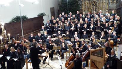 Bild: fsb
Ein Klangerlebnis par excellence verschaffen die 80 Sänger und Musiker den Zuhörern in der Michaelskirche.