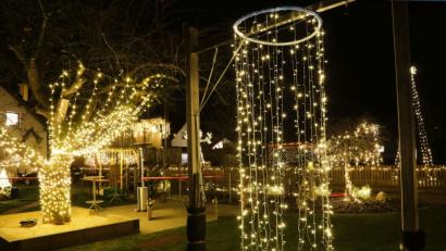 Bild: Gerhard Götz
Aus vielen Tausend Lichtern besteht der Grafenrichter Weihnachtstraum.