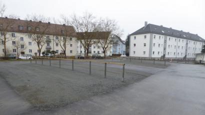 Bild: exb
Eine saubere Sache: Der Parkplatz beim Stadtfriedhof ist befestigt. Ab sofort kann dort wieder frei geparkt werden.