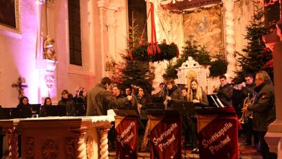Bild: Freya Stöckl
Die Stadtkapelle Pfreimd überzeugte ihr Publikum mit gefühlvollen vorweihnachtlichen Adventsklängen.