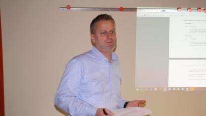 Bild: bjp
Über den Planungsstand der Baugebiete "Kirschbaumacker" und "Am Bühl" sprach Ingenieur Michael Wagner in der Trabitzer Gemeinderatssitzung. Bild: bjp