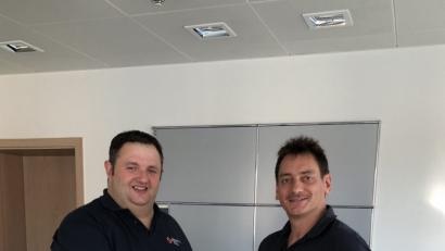 Bild: exb
Bereitschaftsleiter BRK Helmut Zeitler (links) mit Geschäftsführer Matthias Schmeller (rechts)