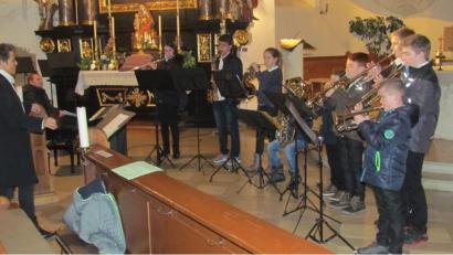 Bild: is
Nr.8177 Nachwuchsblasorchester unter der Leitung von Ulrike Dziwinski