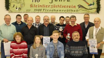 Bild: hä
Die erfolgreichsten Aussteller der jüngsten Schau zusammen mit Vorsitzendem Josef Zant und Bürgermeister Franz Stahl (von rechts).