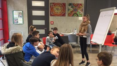 Bild: weu
Unter anderem stand das Vorbereiten von Schulradio-Sendungen auf der Agenda der Klassensprecherfortbildung in der Mittelschule.