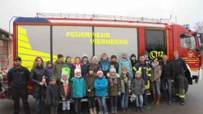 Bild: exb
Hellauf begeistert waren die Kinder von ihrem Besuch bei der Feuerwehr - zumal sie auch noch von den Einsatzfahrzeugen zurückgebracht wurden.