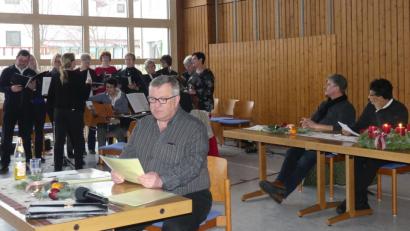 Bild: wro
"Jesu' Geburt im Steinwald" hat Werner Robl selber geschrieben. Die Uraufführung - zusammen mit "Cantiano" - fand bei der Caritas-Adventsfeier in der Mehrzweckhalle statt.