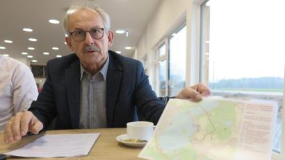 Bild: Hirsch
Bürgermeister Harald Bemmerl erläuterte die Maßnahmen zur Lenkung der Verkehrsführung und der Tourismusströme am Steinberger See.