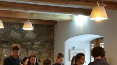 Bild: exb
Im Mehrgenerationenhaus spielen Nachwuchsmusiker der Stadtkapelle Mitterteich besinnliche Lieder.