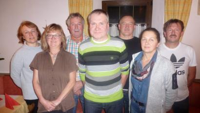 Bild: exb
Markus Fichtner steht weiter an der Spitze des Fördervereins Hallenbad. Im Bild (von links): Rosemarie Fischer, Gisela Koenig, Winfried Hecht, Markus Fichtner, Thomas Weiß, Irmgard Wettinger und Rudolf Mark. Zum Führungsgremium gehören noch 2. Vorstand Josef Zant, Beisitzerin Kerstin Rahm und Kassenprüfer Max Gmeiner.