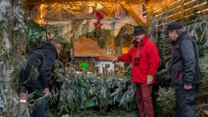 Bild: chl
Die Besucher zeigen sich beeindruckt von Meiers Werk.