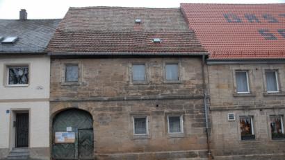 Bild: ow
Leerstehende Häuser im Stadtzentrum sollen wieder mit Leben gefüllt werden. Bei der Städtebauförderung kann der Besitzer bei einer Sanierung je nach Förderart und Maßnahme erhebliche Zuschüsse beantragen.