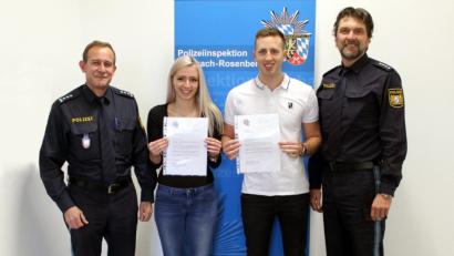 Bild: Polizei
Von links Erster Polizeihauptkommissar Michael Kernebeck, Vanessa Richter, Marco Hüttner und Polizeihauptkommissar Peter Krämer.