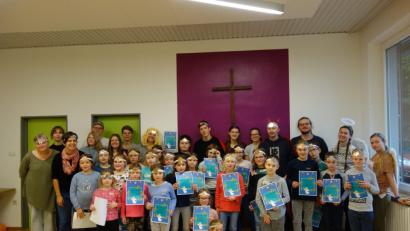 Bild: exb
Bei der Engelausbildung durften die Kinder Plätzchen backen und Engel-Yoga ausprobieren. Zum Schluss gab es für alle frisch gebackenen Engel eine Urkunde.