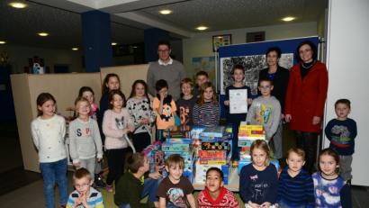 Bild: bey
Die Kinder der Parksteiner Grundschule freuen sich über eine komplette Spielwarenausstattung für ihr Spielezimmer.