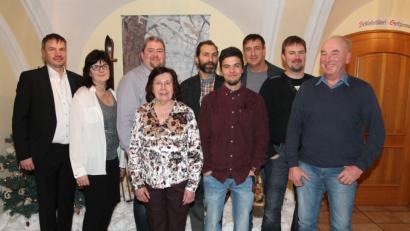 Bild: pi
Ingo Giersemehl (links) zeichnet langjährige Beschäftigte aus.