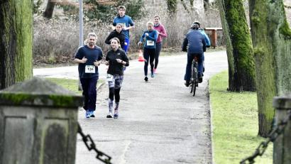 Bild: exb
Auf trockener Strecke ohne Schnee und Eis ging es im vergangenen Jahr beim Silvesterlauf am Max-Denkmal vorbei. Nach den Vorhersagen soll es auch diesmal nicht allzu winterlich werden.