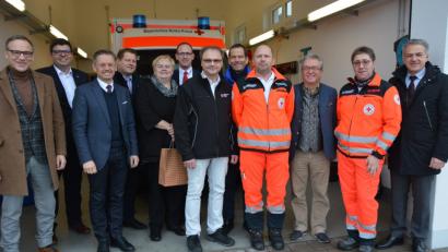 Bild: jr
Eine hochkarätig besetzte CSU-Delegation besuchte am Mittwoch die BRK-Rettungswache in Mitterteich. Wichtigstes Thema war der neue mögliche Standort für einen weiteren Rettungswagen in der Region. Beim Besuch mit dabei waren Waldsassens Bürgermeister Bernd Sommer (links), Mitterteichs Bürgermeister Roland Grillmeier (rechts), stellvertretender BRK-Kreisvorsitzender Toni Dutz (3. von rechts), BRK-Kreisgeschäftsführer Holger Schedl (2. von links), sowie die Mandatsträger MdL Tobias Reiß (3. von links) und MdB Albert Rupprecht (5. von rechts).