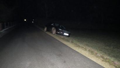 Symbolbild: Polizei
Riskant und rücksichtslos: Ein 25-Jähriger flüchtet am Dienstagnachmittag zwischen Ursensollen und Amberg mit 210 km/h vor der Polizei. Nachdem sich sein Auto festgefahren hat, läuft er zu Fuß weiter.