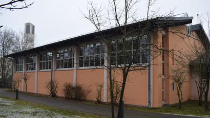 Bild: bnr
Die Gemeinde hat die Benutzungsgebühren der Schulturnhalle gegenüber den Vereinen erheblich gesenkt. Für größere Veranstaltungen steht dieser Raum zur Verfügung.