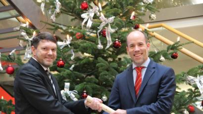 Bild: upl
Stabwechsel bei der Minship in Schnaittenbach: Markus Hiltl (links) übernimmt die Geschäftsleitung von Matthias M Ruttmann.