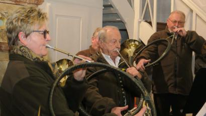 Bild: Hirsch
Die Bläsergruppe des Jägervereins St. Hubertus gestaltete die jagdliche Adventsfeier in der Nikolauskirche in Pittersberg.