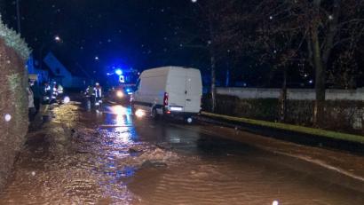 Bild: Feuerwehr Hirschau
Wasserrohrbruch in der Schönbrunner Straße in Hirschau.