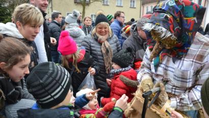 Bild: jr
Ähnlich wie in den Vorjahren wird am Heiligen Abend zur Mittageszeit wieder die Specht auf dem Therese-Neumann-Platz Einzug halten. Mit Glockenschlag 12 Uhr ist es wieder soweit.