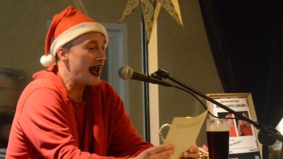 Bild: Kunz
Alfons Bauer 3 verängstigt seine Zuhörer mit Weihnachtsgeschichten.