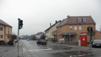 Bild: Wilhelm Amann
Die Verkehrsteilnehmer müssen sich im nächsten Frühjahr darauf einrichten, dass die Oberviechtacher Straße – vor allem in diesem Abschnitt zwischen der Abzweigung der Neunburger Straße und dem Autobahnzubringer für längere Zeit nicht befahrbar sein wird.