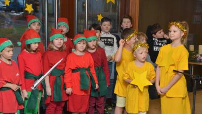 Bild: dob
Die Weihnachtswichtel verbünden sich mit den Sternenkindern und erobern die Herzen der Zuschauer.
