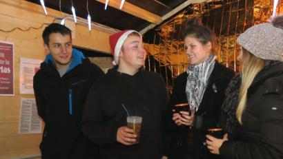 Bild: Hirsch
Der Jugendbeirat lud zur “Coming Home for X-Mas”- Party.