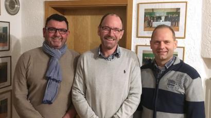 Bild: hä
Der Vorstand des TC-Fördervereins (von links) mit Martin Fenzl, Jürgen Gleißner und Hans-Jürgen Kiermaier.
