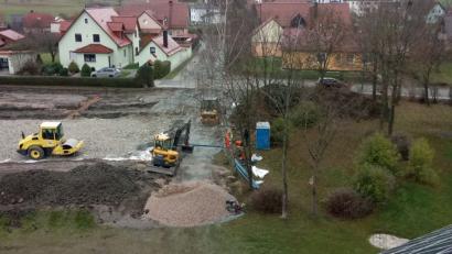 Bild: lgc
Als am Schlammersdorfer Spielplatz die Renovierung startete, war das Wetter noch gut. Nut ist hier Winterpause angesagt.