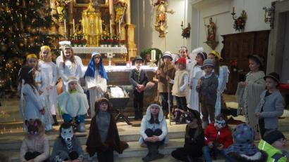 Bild: stn
Nicht nur die Hirten, sondern auch die Tiere versammelten sich im friedlichen Miteinander um die Krippe Jesu